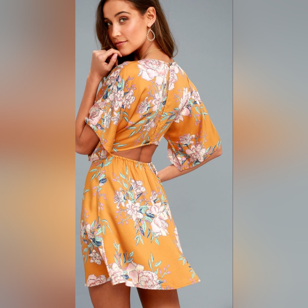 Billabong Light Golden Yellow Floral Print Dress•V-Neck•Kimono Sleeves•MED🌼🏵🌸